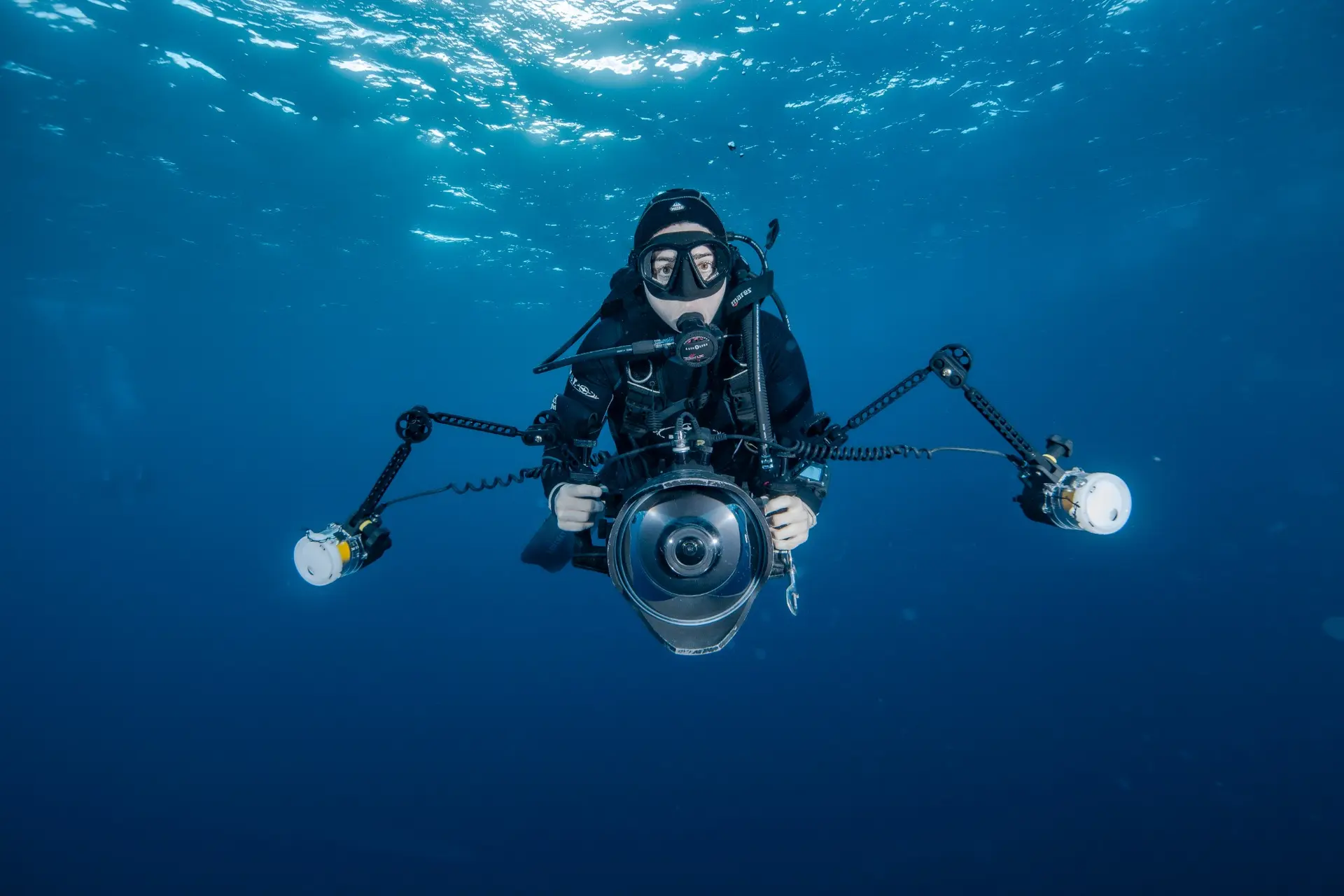 Underwater photographer diving with a camera system